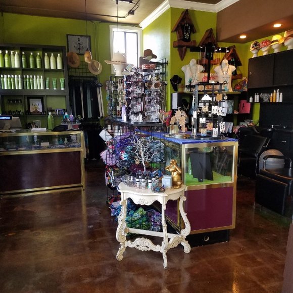 Meet your Posher, Yvette - Picture 3 of 3